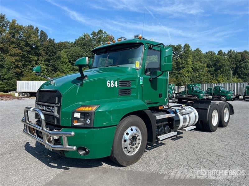 Mack Anthem AN64T T/A Day Cab Truck Tractor 曳引機組件