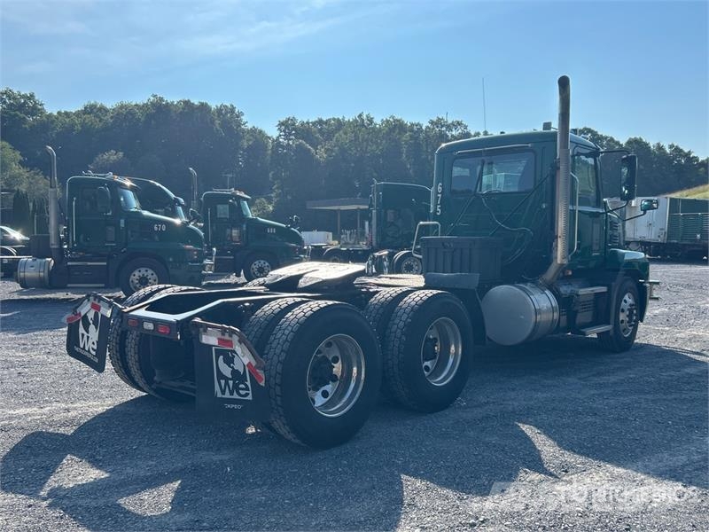 Mack Anthem AN64T T/A Day Cab Truck Tractor Tracteur routier