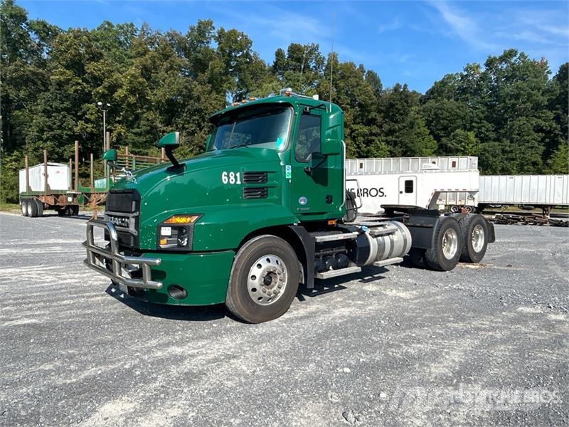 Mack Anthem AN64T T/A Day Cab Truck Tractor Tracteur routier