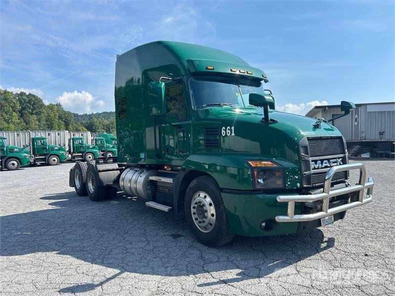 Mack Anthem AN64T T/A Sleeper Truck Tractor Tracteur routier