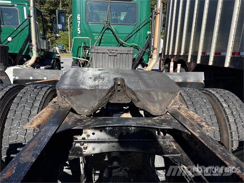 Mack Anthem AN64T T/A Day Cab Truck Tractor Влекачи