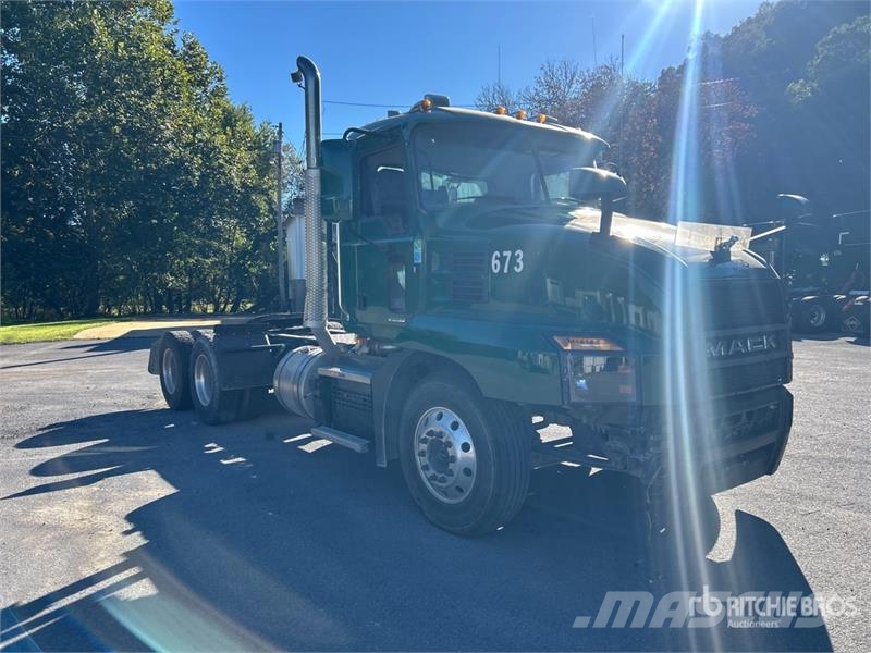 Mack Anthem AN64T T/A Day Cab Truck Tractor (Inoperable 中古トラクターヘッド | トレーラーヘッド