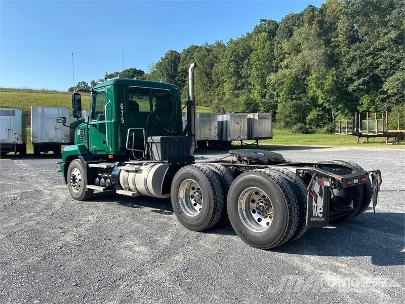 Mack Anthem AN64T T/A Day Cab Truck Tractor Tracteur routier