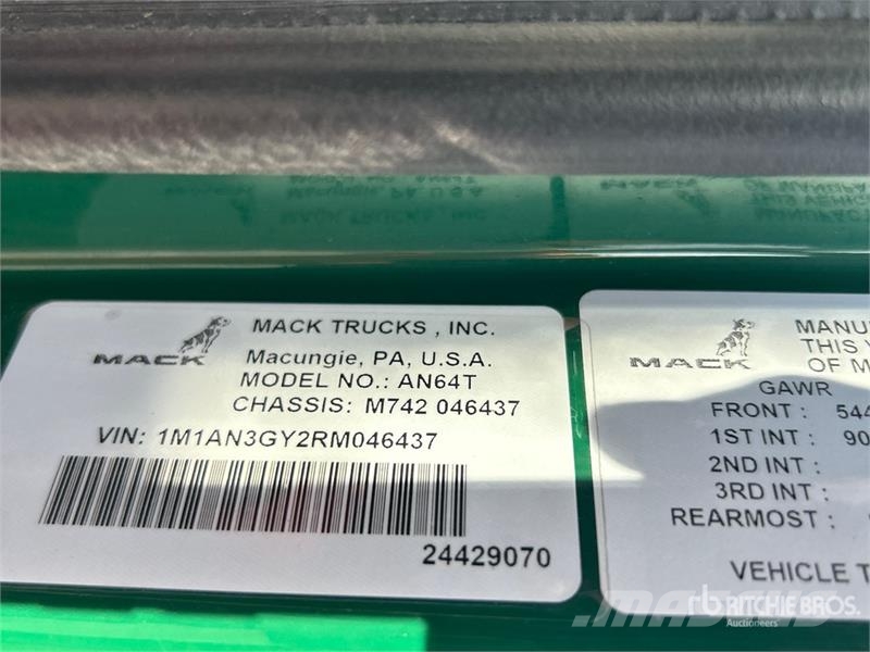 Mack Anthem AN64T T/A Sleeper Truck Tractor Tracteur routier