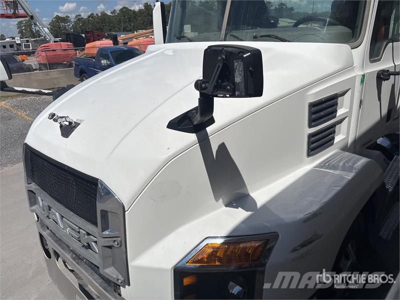 Mack Anthem AN64T T/A Day Cab Truck Tractor Dragbilar