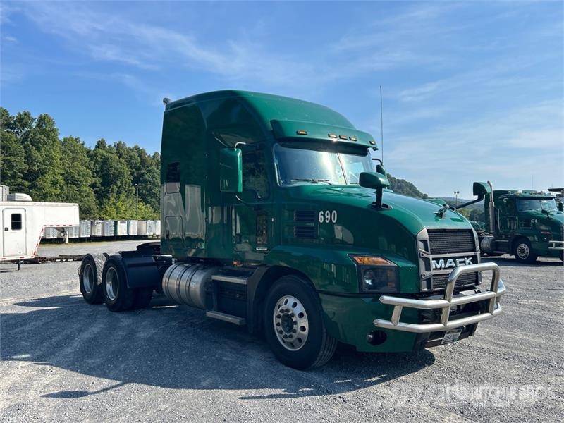 Mack Anthem AN64T T/A Sleeper Truck Tractor Tracteur routier