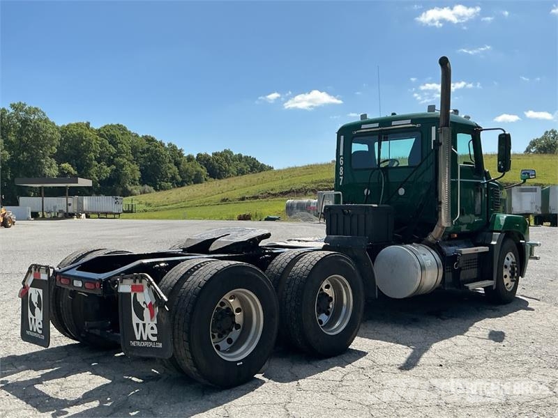 Mack Anthem AN64T T/A Day Cab Truck Tractor Dragbilar
