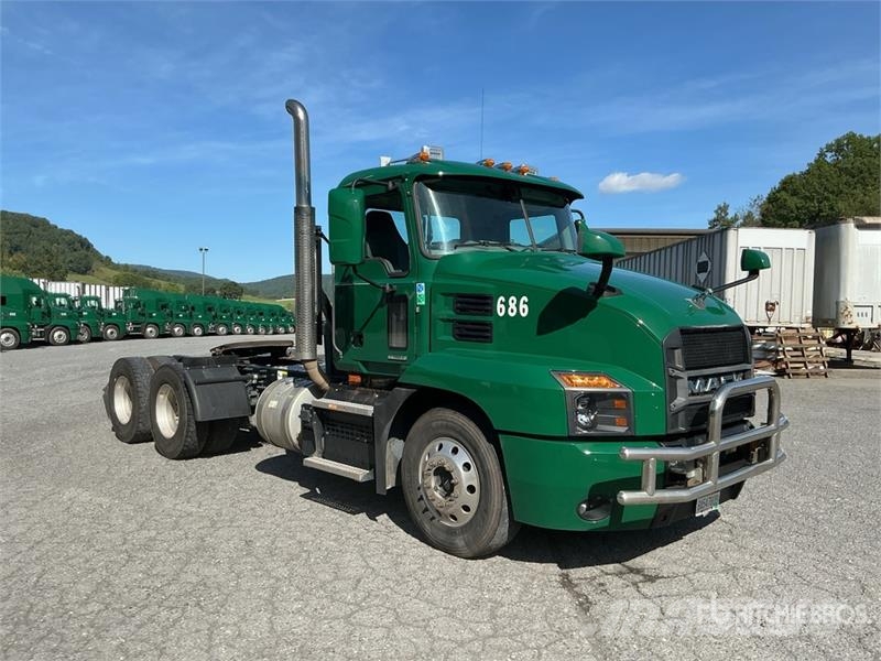 Mack Anthem AN64T T/A Day Cab Truck Tractor Седельные тягачи