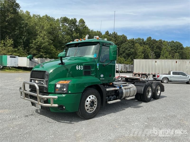 Mack Anthem AN64T T/A Day Cab Truck Tractor Седельные тягачи