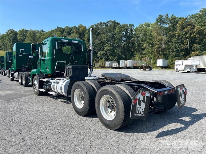 Mack Anthem AN64T T/A Day Cab Truck Tractor 曳引機組件
