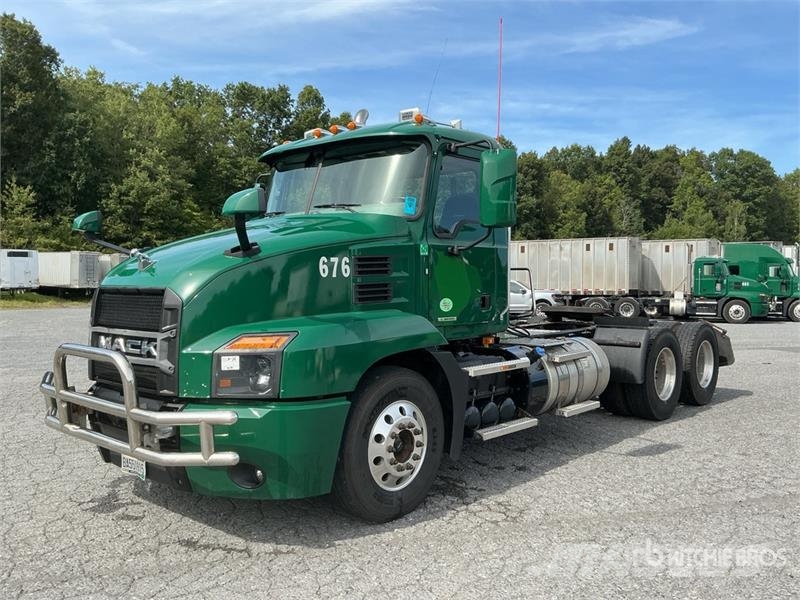 Mack Anthem AN64T T/A Day Cab Truck Tractor Седельные тягачи