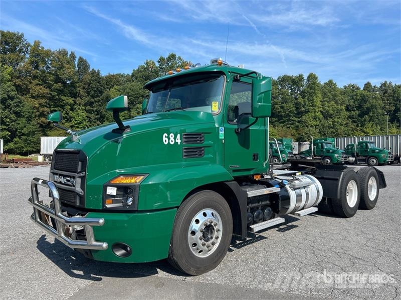 Mack Anthem AN64T T/A Day Cab Truck Tractor 曳引機組件