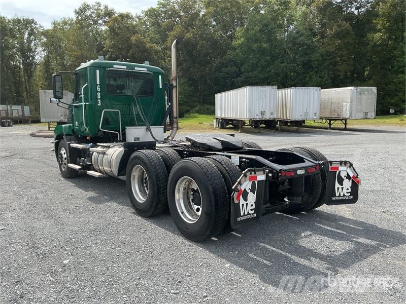 Mack Anthem AN64T T/A Day Cab Truck Tractor Седельные тягачи