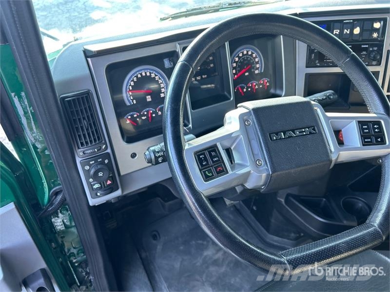 Mack Anthem AN64T T/A Sleeper Truck Tractor Tegljači