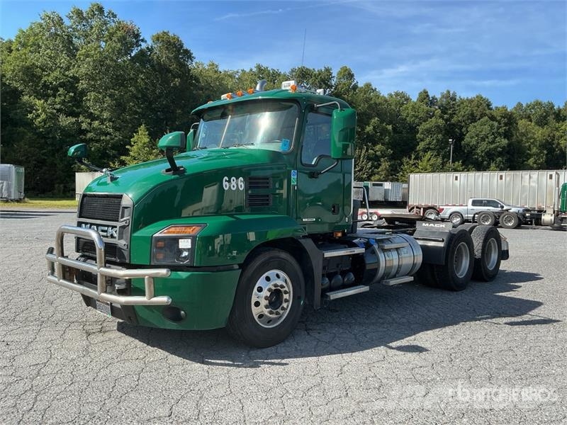 Mack Anthem AN64T T/A Day Cab Truck Tractor Седельные тягачи
