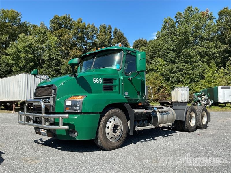 Mack Anthem AN64T T/A Day Cab Truck Tractor Dragbilar