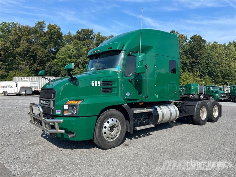 Mack Anthem AN64T T/A Sleeper Truck Tractor 曳引機組件