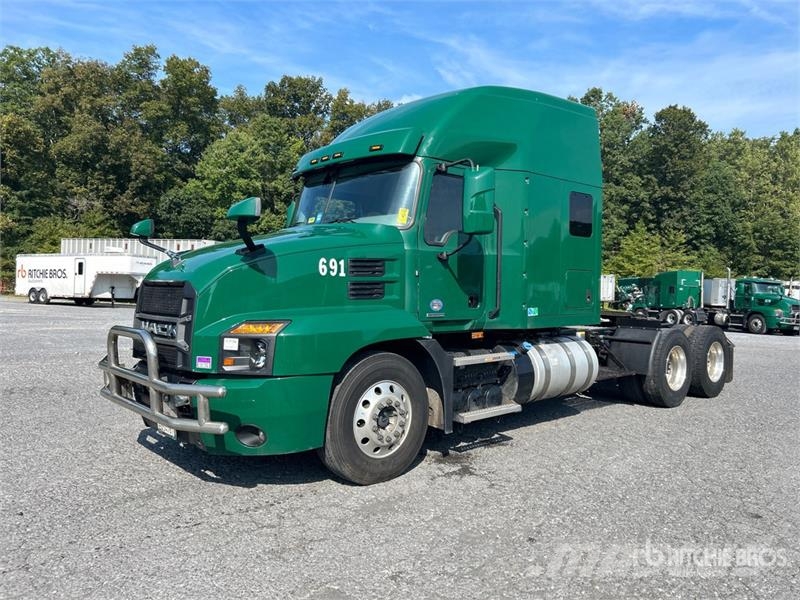 Mack Anthem AN64T T/A Sleeper Truck Tractor 曳引機組件