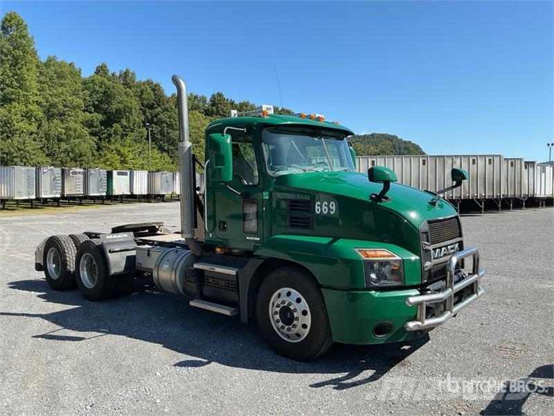 Mack Anthem AN64T T/A Day Cab Truck Tractor Dragbilar
