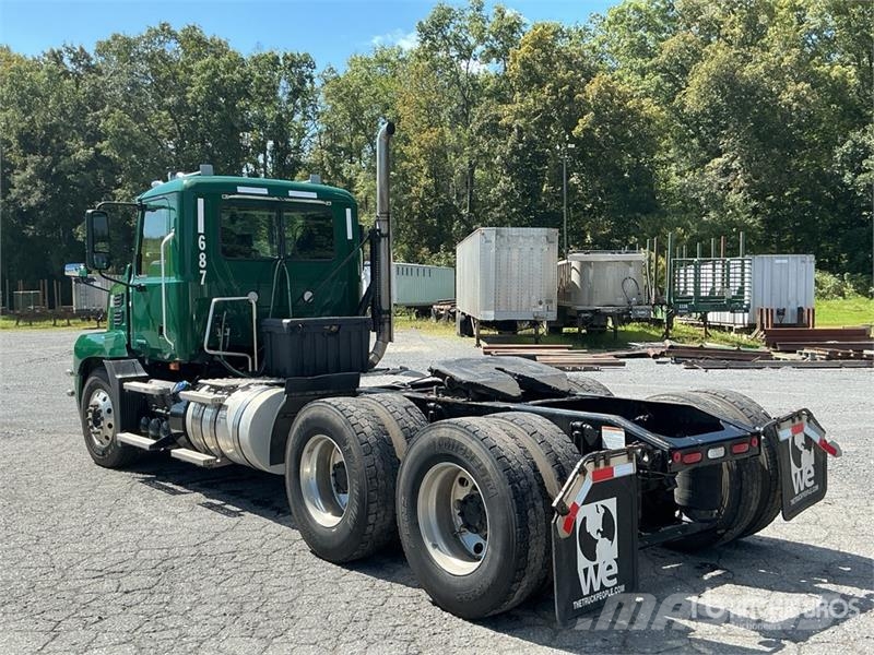 Mack Anthem AN64T T/A Day Cab Truck Tractor Dragbilar