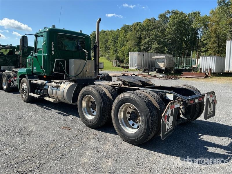 Mack Anthem AN64T T/A Day Cab Truck Tractor Dragbilar