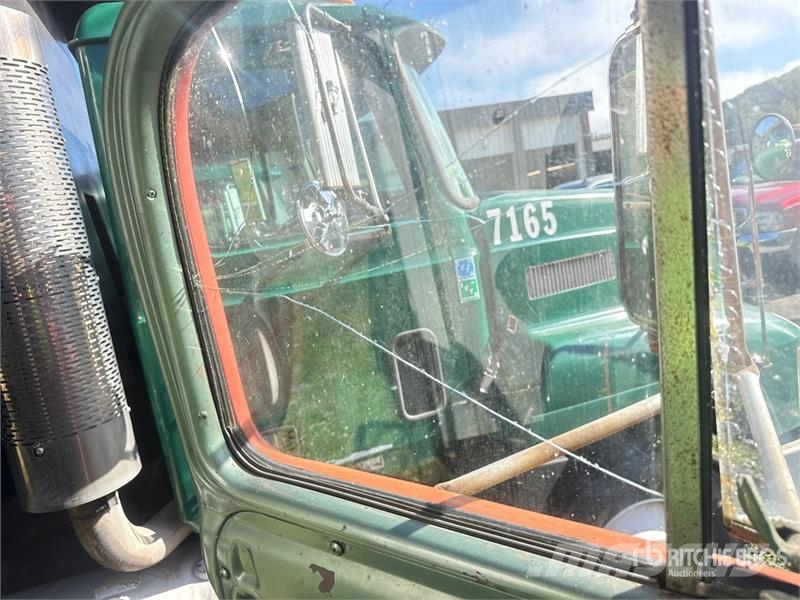 Mack B53 6x4 T/A Dump Truck 自卸式货车