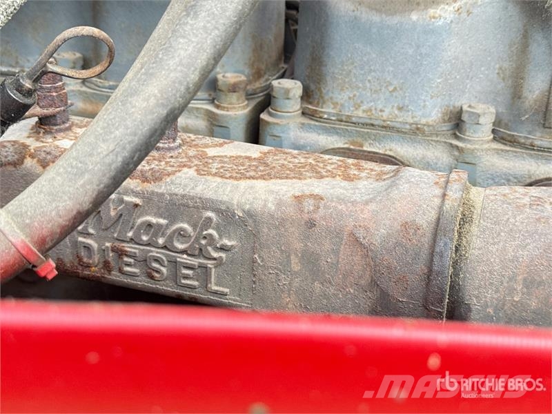 Mack B53 6x4 T/A Dump Truck 自卸式货车