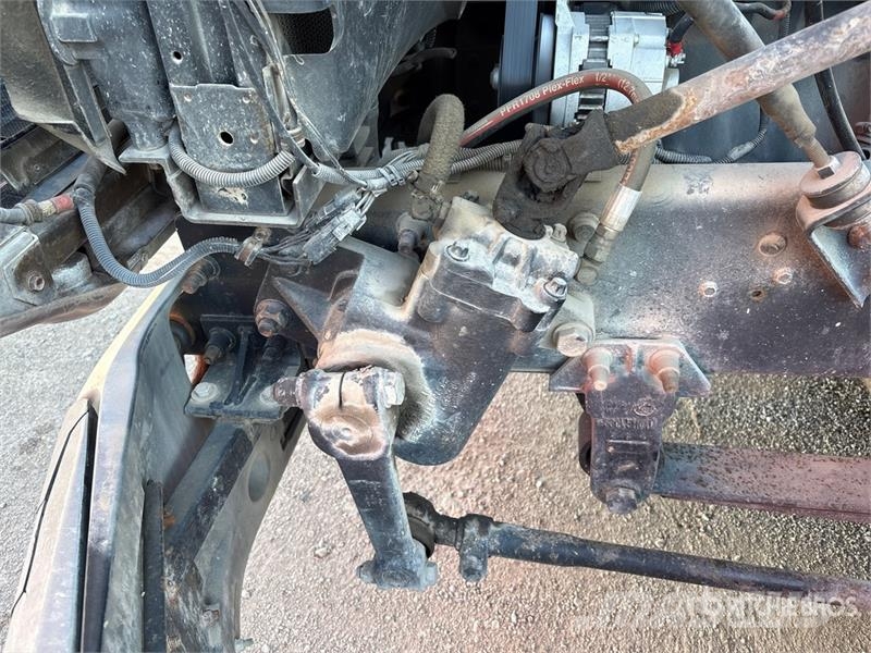 Mack CH613 Tovornjaki s kesonom/platojem