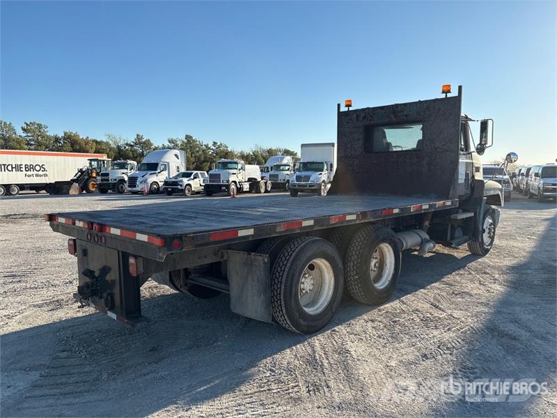 Mack CH613 Tovornjaki s kesonom/platojem