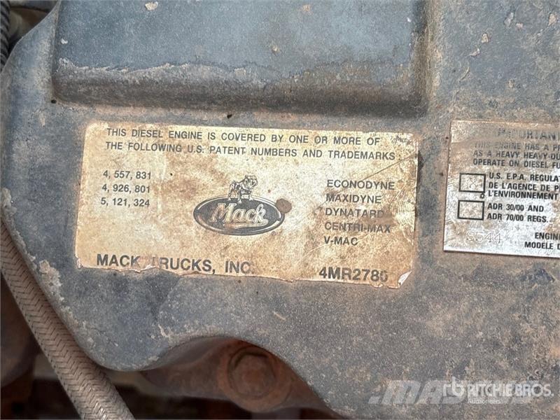 Mack CH613 Commercial vehicle