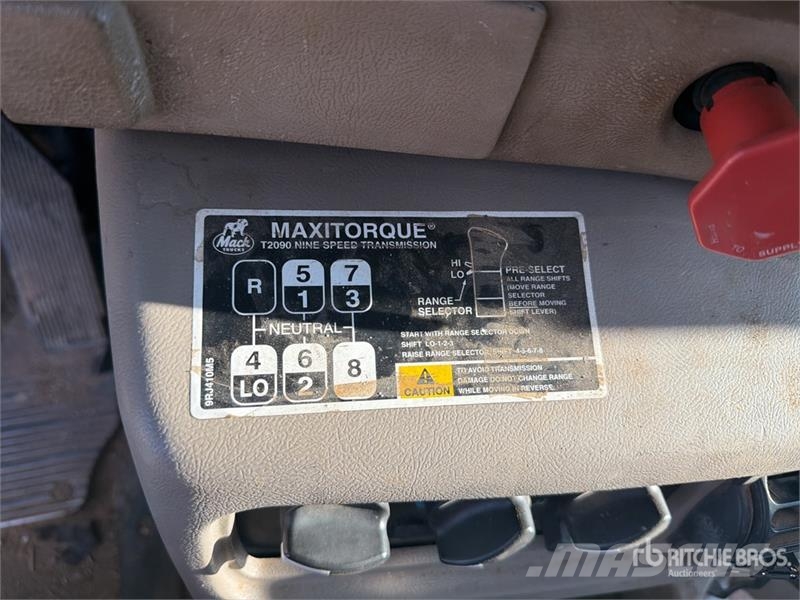 Mack CH613 Trekkers