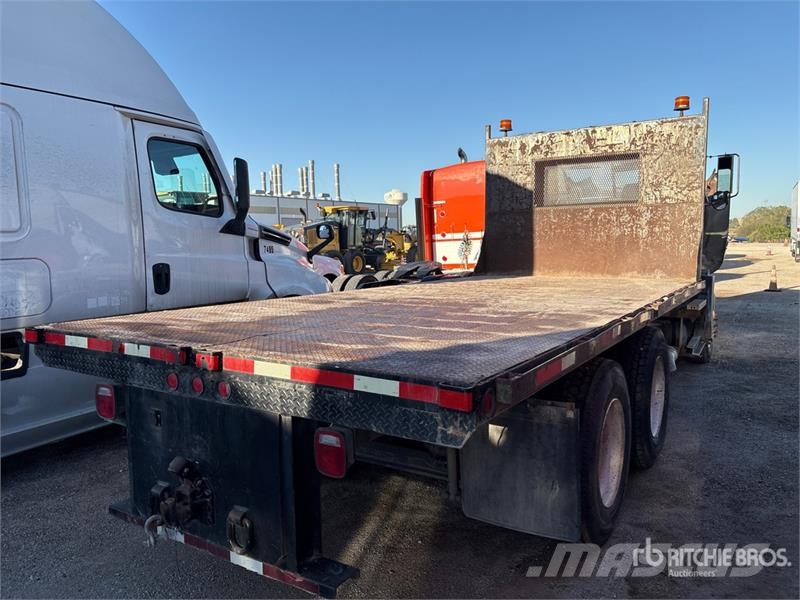 Mack CH613 Tovornjaki s kesonom/platojem