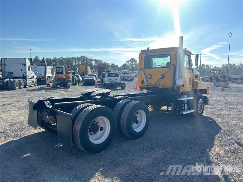 Mack CH613 Naudoti vilkikai
