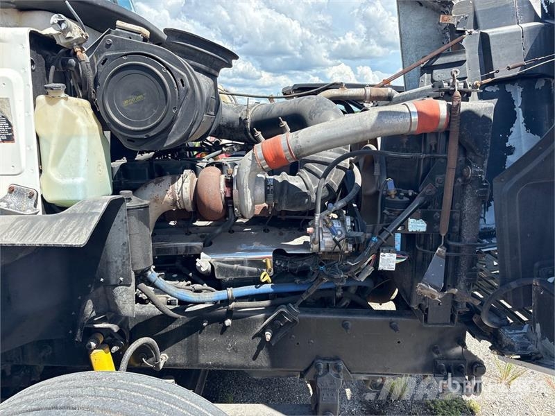 Mack CH613 Saug- und Druckwagen