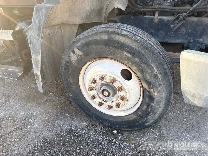 Mack CH613 Tovornjaki s kesonom/platojem