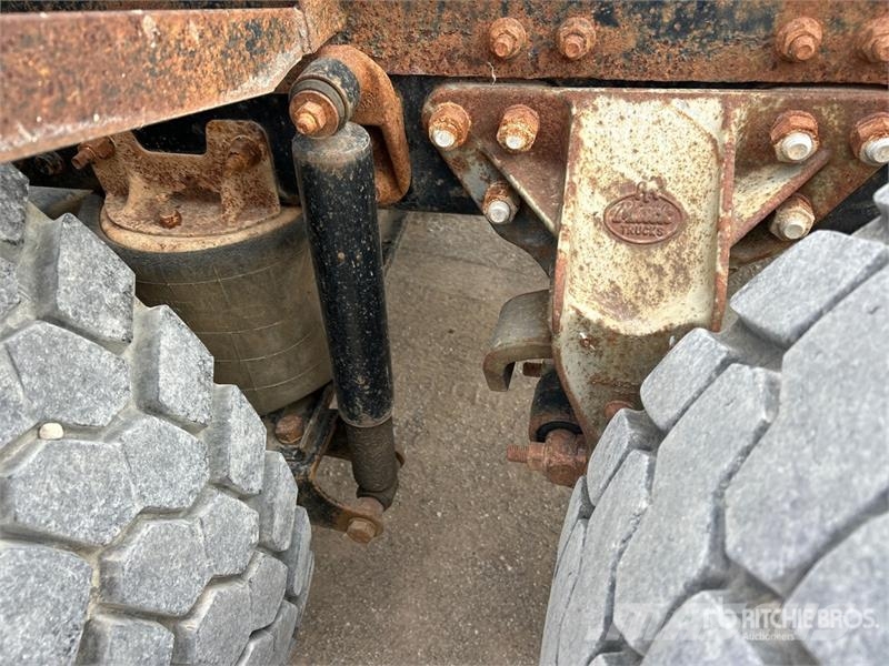 Mack CH613 Тягачі