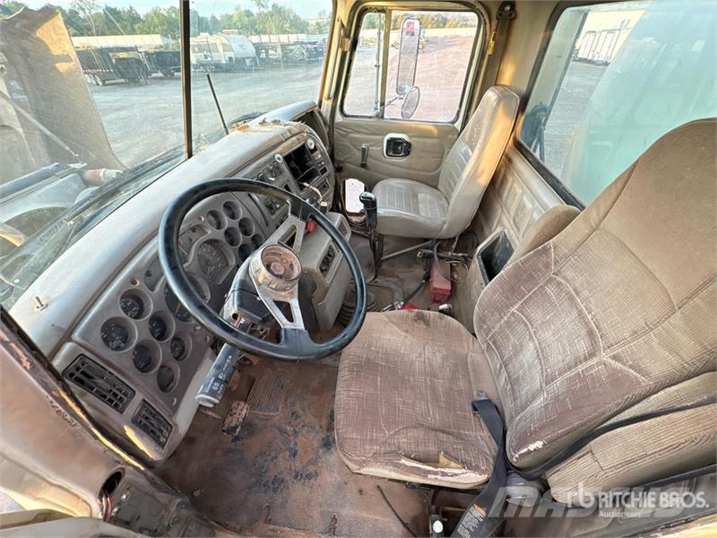 Mack CH613 Commercial vehicle
