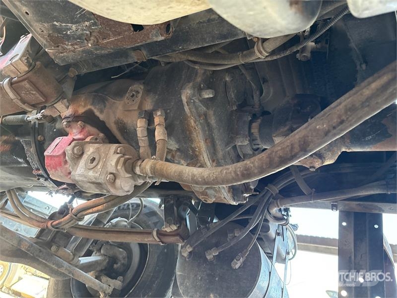 Mack CH613 Tovornjaki s kesonom/platojem