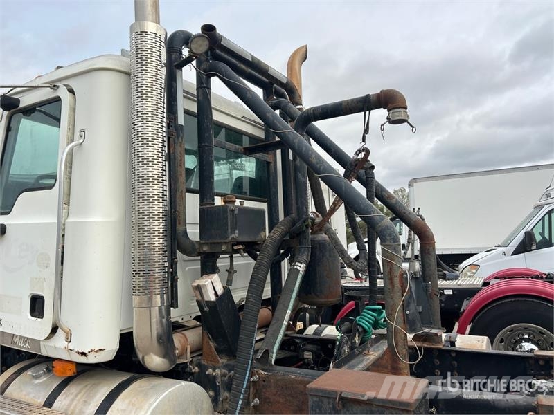 Mack CH613 Тягачі