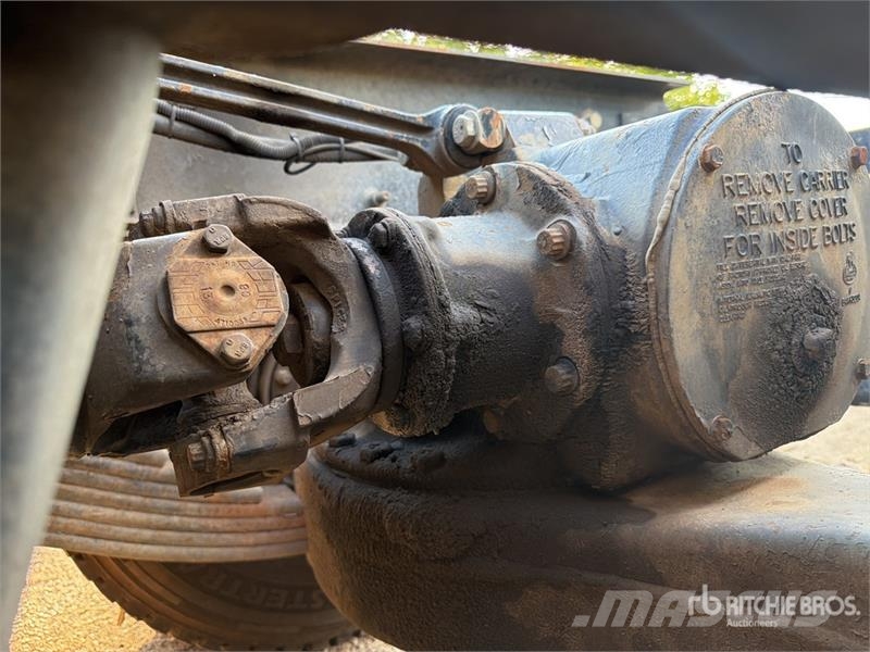 Mack CH613 Trekkers