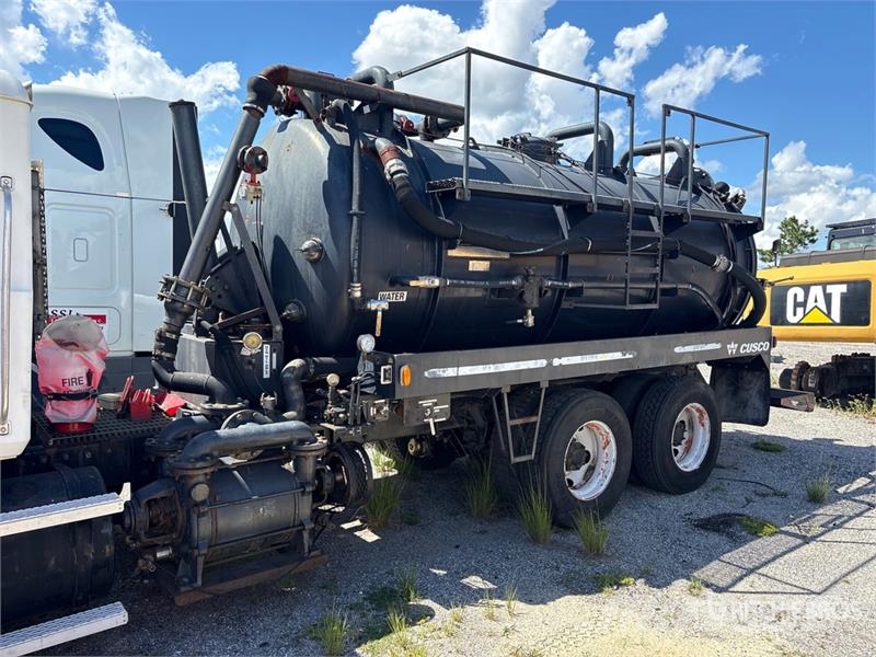 Mack CH613 Saug- und Druckwagen