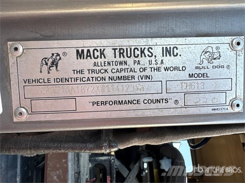 Mack CH613 Tovornjaki s kesonom/platojem