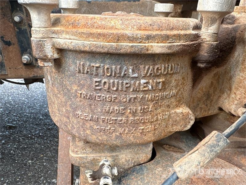 Mack CH613 Commercial vehicle