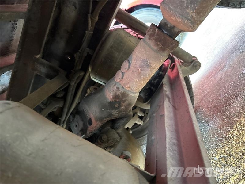 Mack CH613 Tovornjaki s kesonom/platojem
