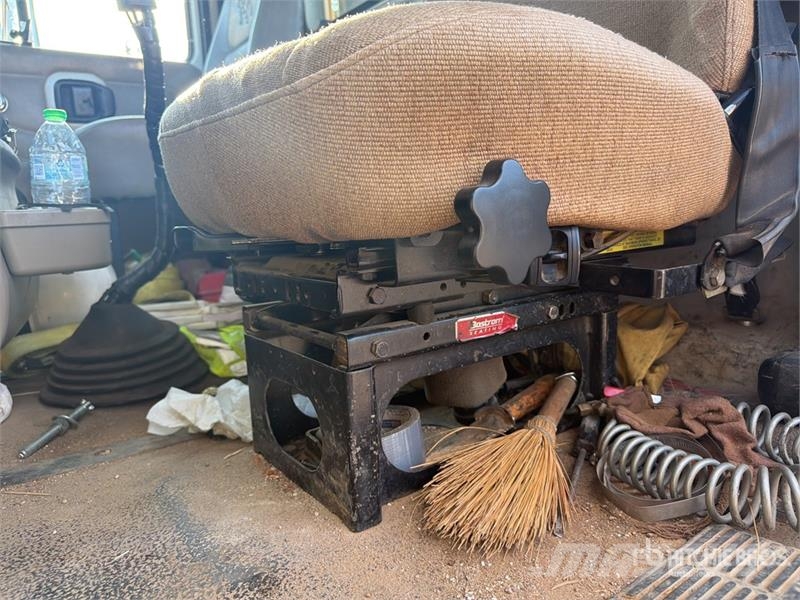 Mack CH613 Trekkers