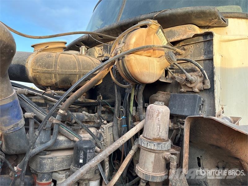 Mack CH613 Commercial vehicle