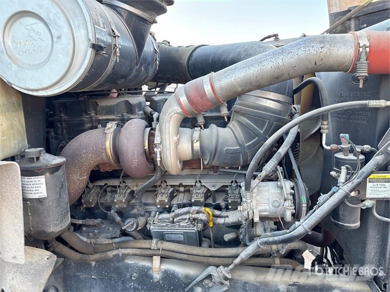 Mack CH613 Tovornjaki s kesonom/platojem