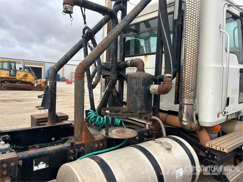Mack CH613 Тягачі
