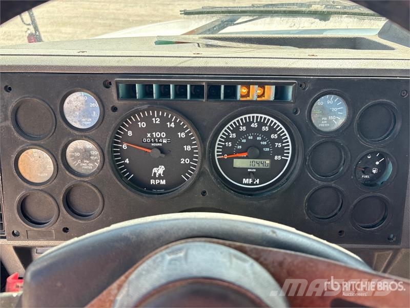 Mack CH613 Saug- und Druckwagen