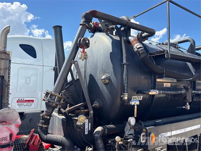 Mack CH613 Saug- und Druckwagen